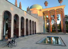 «Средь деревьев померанцевых Шираза…».  В городе садов и поэтов.