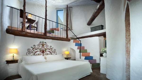 Cala_di_Volpe_Hotel_CostaSmeralda_Suite_Deluxe_Bedroom_2