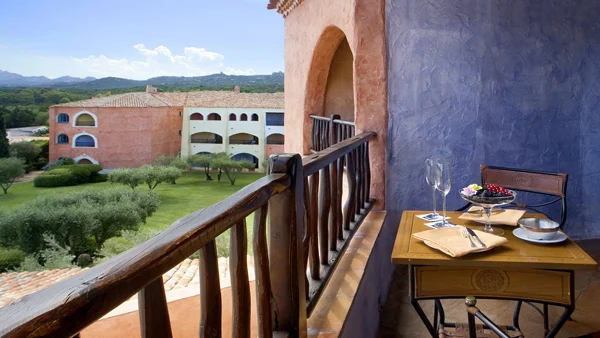 Cala_di_Volpe_Hotel_CostaSmeralda_Suite_Premium_Bedroom_Terrace
